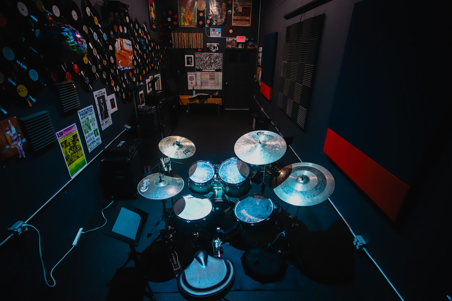 Full drum kit with cymbals